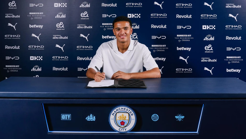 ‎Manchester City Sign Northern Ireland Goalkeeper Pierce Charles