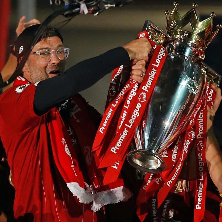 Klopp with the Premier League title in 2020