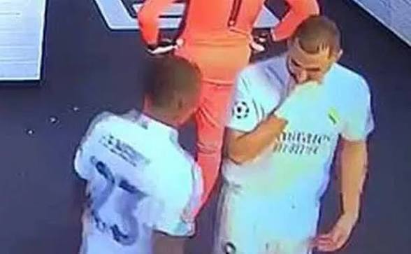 Karim Benzema tells Mendy not to pass to Vinicius Jr.