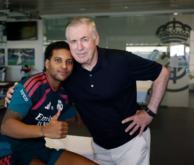 Carlo Ancelotti with Rodrygo Goes