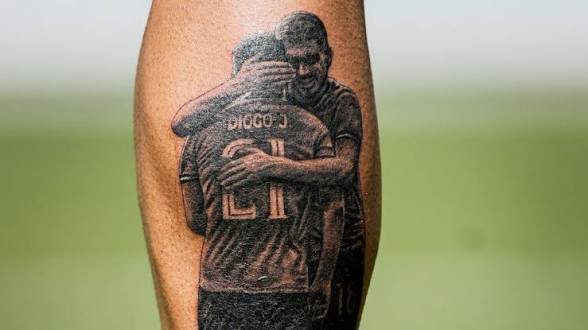 Neves's tattoo depicting him hugging his best friend Diogo Jota